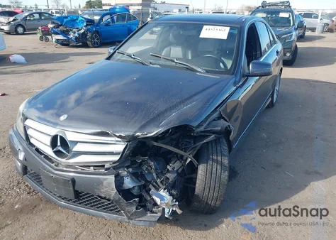 2013 Mercedes-Benz C 250 Sport z USA, uszkodzony, nr VIN WDDGF4HB0DR295280